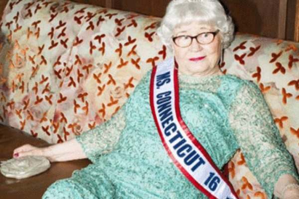 91 yaşlı qadın gözəllik kraliçası oldu 